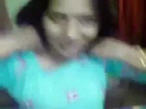उसकी हिंदी सेक्सी फुल मूवी एचडी चूत के साथ खेल रहा है