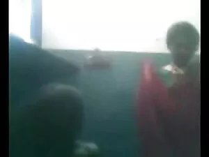 एमएस। सुपरस्टार की तरह सफेद लड़कों के मुर्गा की सवारी करने से पहले पैंथर एक आदर्श शीर्षक नौकरी देता फुल सेक्स हिंदी मूवी है!