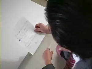 रिले हिंदी में सेक्सी पिक्चर मूवी स्वर्ग में है जब कोई उसके पैरों को चूस रहा है। वह अपने आदमी को उसके पैर की उंगलियों की पूजा करने देती है और जब वे अच्छे और गीले होते हैं तो वह उसके साथ अपने मुर्गा को हिलाता है।