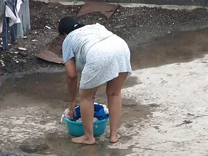 एक गर्म अरब लड़की हिंदी सेक्सी मूवी फिल्म कास्टिंग के लिए आती है और एक और कुंवारी कुतिया को चोदती है