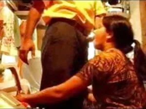 पुराने पति उसे अजनबी सेक्सी फिल्म एचडी फुल मुर्गा सवारी देख रहा है