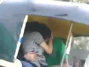 श्यामला एमआईएलए नाओमी सेंट क्लेयर उसकी लाल पोशाक और मोज़ा में सेक्सी वीडियो फुल फिल्म है जबकि वह उसकी बिल्ली बढ़ाती है