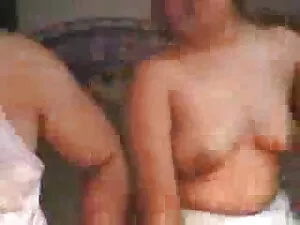 ब्लैकहेयर फुल सेक्सी हिंदी मूवी और स्टॉकिंग्स चूसने शौकिया शैली के साथ शौकिया यूरोपीय blowjob बेब