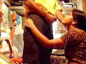 बीबीडब्ल्यू बीबीडब्ल्यू सेक्सी मूवी हिंदी मूवी स्ट्रिप्स और कैम पर खिलौने
