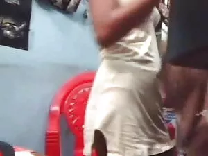 क्यूट एशियन बिच हो जाता है उसकी हेरी पुसी पाला ऊपर कठिन फिर सेक्सी फिल्म हिंदी वीडियो मूवी उंगली गड़बड़ वह फिर आंखों पर पट्टी बांध कर बैठ जाती है और दोस्तों ने उसकी चूत को रंडी किशोरों की तरह चोदा।